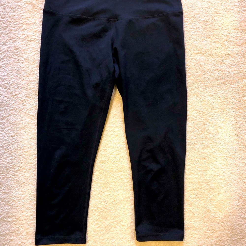 Z by Zella Black Crop Capri Leggings
